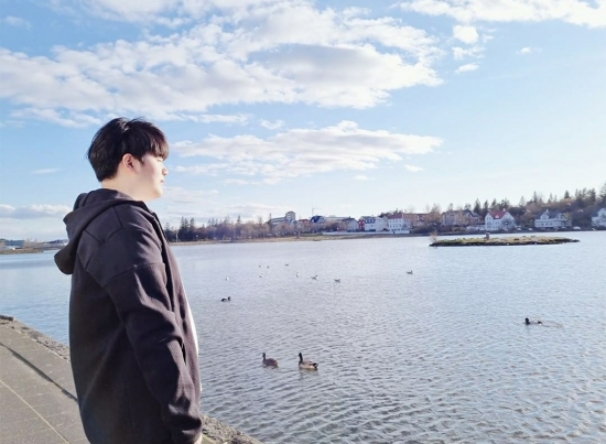 佟丽娅40岁依然魅力四射的时尚风采